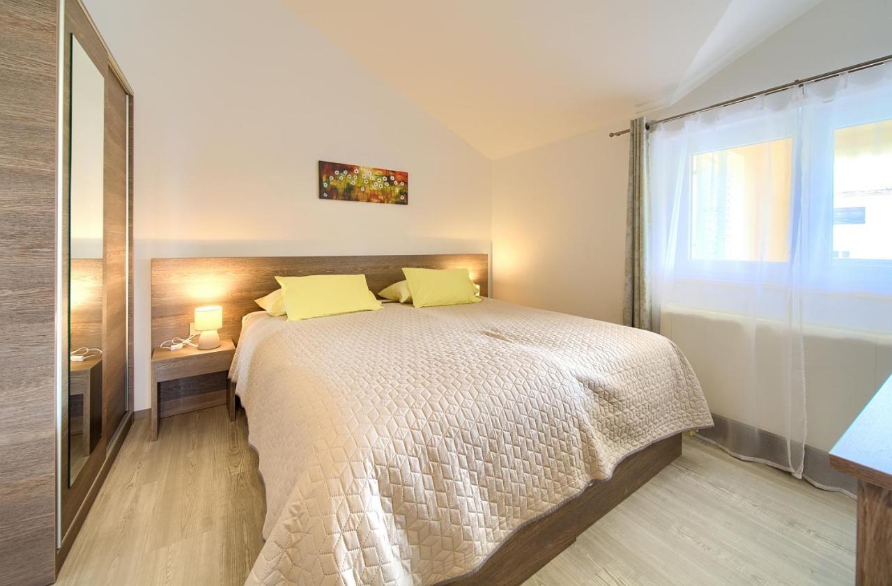 Apartmani Dal Malinska Kültér fotó