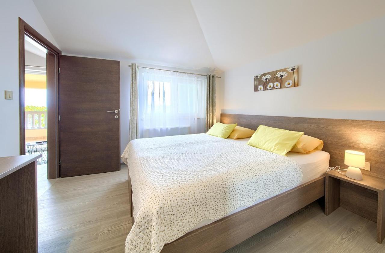 Apartmani Dal Malinska Kültér fotó