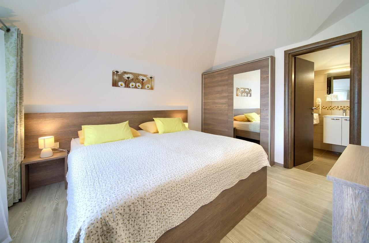 Apartmani Dal Malinska Kültér fotó